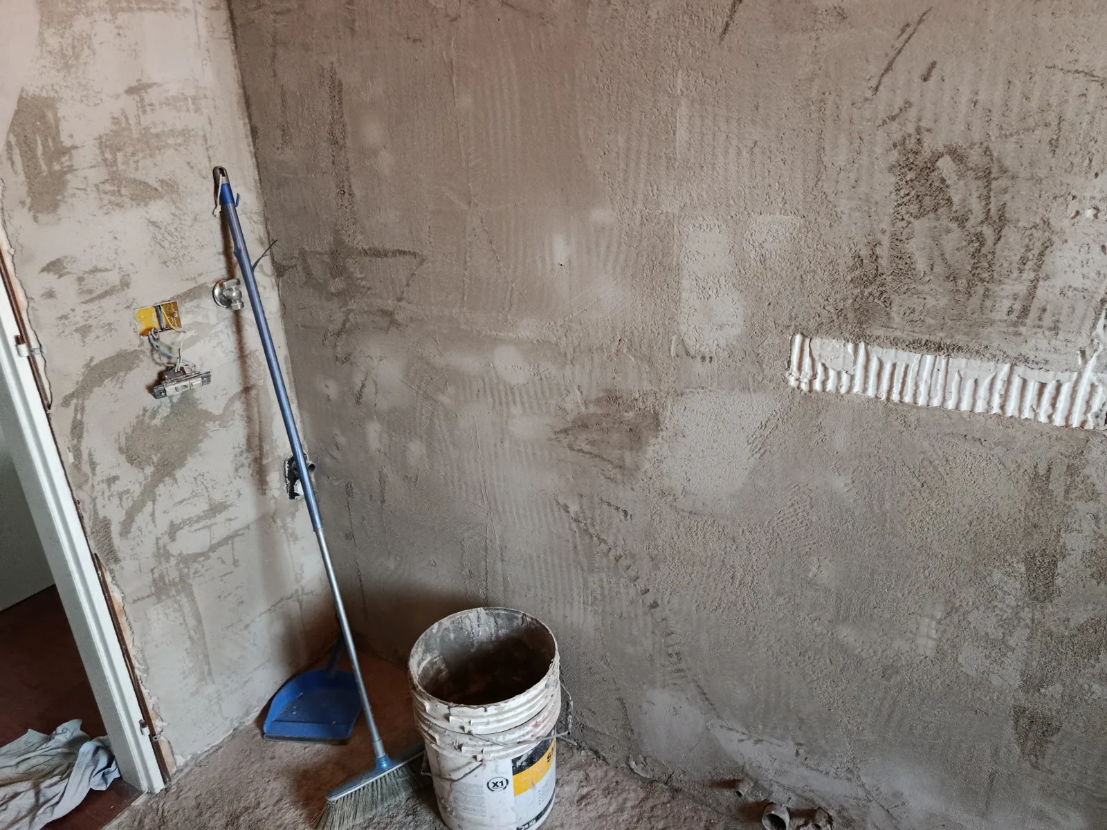 Preparazione delle pareti e predisposizioni in un bagno